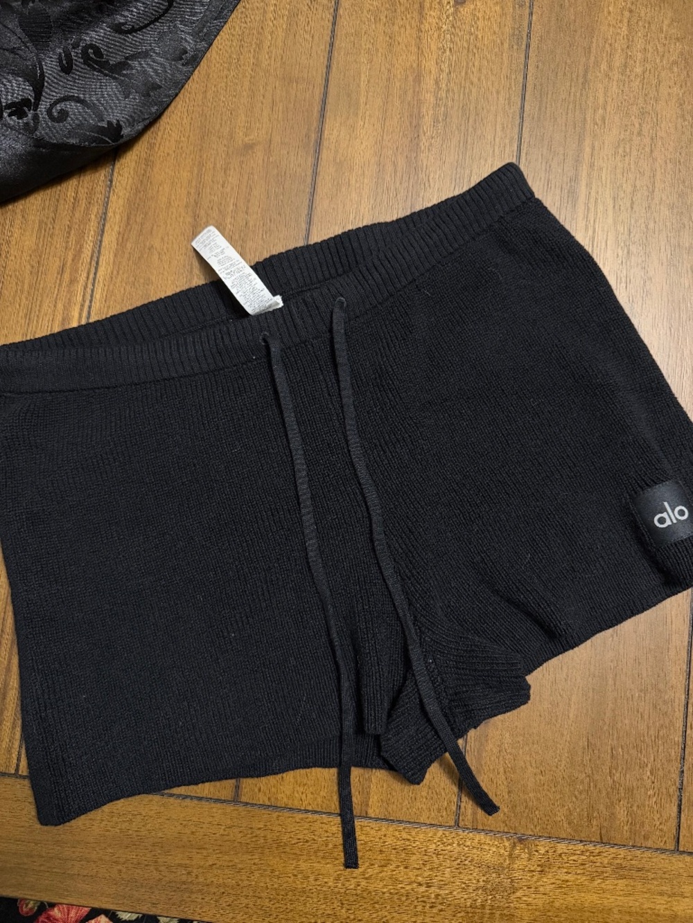 Alo- super natural sweater short